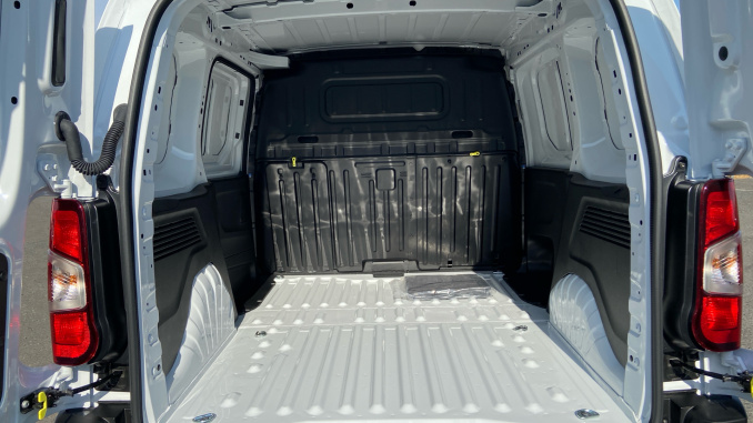 Vauxhall Combo Cargo Combo Diesel 1.5 Turbo D 100ps Prime Plus H1 Van - Image 14